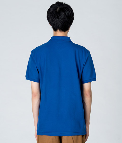 5.8オンスT／Cポロシャツ（00100-VP）｜モデル身長184cm　ロイヤルブルー/Lサイズ　背面