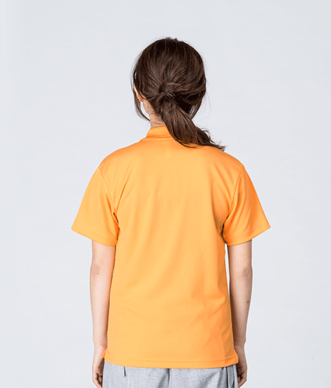 4.4オンスドライポロシャツ（ポケット付）（00330-AVP）｜モデル身長161cm　ライトオレンジ/SSサイズ　背面